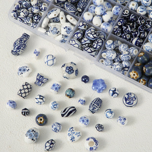 Collezione Vintage di 35 Modelli di Perline in Ceramica, Perline Rotonde Floreali in Porcellana Cinese Blu e Bianca per la Creazione di Gioielli - Product Image 1