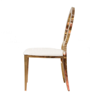Chaise de banquet empilable moderne et élégante avec structure en métal doré et design en acier inoxydable pour événements extérieurs, villas et fêtes
