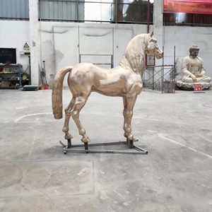 Escultura de <span class=keywords><strong>Caballo</strong></span> de Latón Realista de Lujo Moderno - Forjada a Mano y Pulida a Espejo, Personalizable para Decoración de Interiores de Alta Gama - Product Image 4