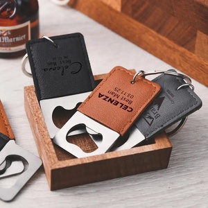 Regalos Personalizados para Padrinos de Boda, Abridor de Botellas de Cuero con Grabado Láser, Llavero de Cuero Sintético con Abridor de Botellas - Product Image 1