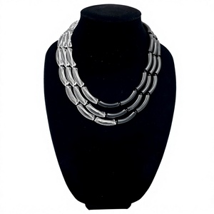 Collier en résine transparente noir et blanc pour femme, design géométrique superposé en acrylique, bijoux tendance pour soirée, cadeaux de fête - Product Image 6