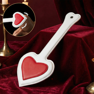 M-P4004 Paleta de Cuero en Forma de Corazón para Principiantes, Segura para el Cuerpo, para Juegos de Rol BDSM - Product Image 1