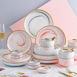Ensemble <span class=keywords><strong>de</strong></span> vaisselle en céramique élégante <span class=keywords><strong>et</strong></span> moderne en marbre rose <span class=keywords><strong>et</strong></span> gris avec boîte cadeau <span class=keywords><strong>de</strong></span> luxe pour les mariages <span class=keywords><strong>et</strong></span> les anniversaires, personnalisation possible - Product Image 1