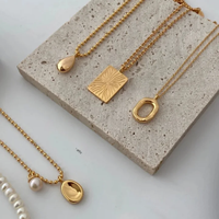 Kalung Wanita Mewah Berlapis Emas Vintage Liontin Mutiara Desain Choker Geometris Elegan Rantai Emas Berbentuk Hati Mewah Elegan