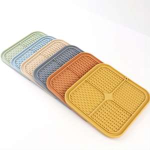 Nuevo diseño personalizado multifunción calmante alimentador lento estera para lamer y masaje de baño silicona mascota perro lamer almohadilla montado en la pared estera para lamer - Product Image 3