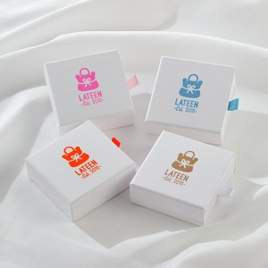 ถุงใส่เครื่องประดับกำมะหยี่ไมโครไฟเบอร์สีพื้นแบบมีฝาปิดและกระดุม - Product Image 5