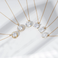Collana con Pendente Solitario Classico in Moissanite VVS Placcato Rodio 18K e Riempito in Vermeil, con Catena a Maglie in Argento 925 da Donna - Vendita all'Ingrosso