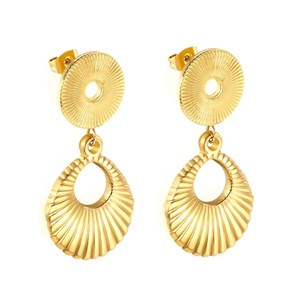 Pendientes de Acero Inoxidable Chapados en Oro, Joyería Antideslustre, Pendientes de Gota de Agua Huecos con Diseño de Concha de Playa para Mujer - Product Image 1