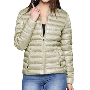 Blouson d'hiver réversible personnalisé pour femme, col montant, à capuche, matelassé léger en polyester - Product Image 1