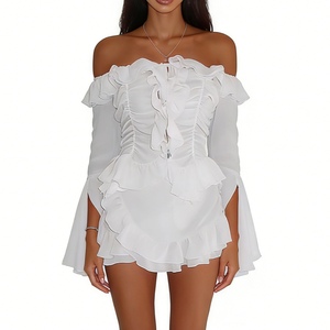 ชุดเซ็ต 2 ชิ้นสำหรับผู้หญิง เสื้อครอปคอ halter แบบเปิดไหล่แต่งระบาย & กระโปรงสั้น แฟชั่น - Product Image 3