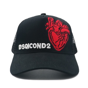 Fabricante de Gorras BSCI, Gorra Trucker Negra Personalizada de 5 Paneles de Algodón y Poliéster con Logotipo Bordado, Gorra Trucker OEM de Alta Calidad - Product Image 1