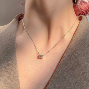 Collier fin en acier titane plaqué or blanc, design géométrique, chaîne de clavicule pour femmes, occasion cadeau - Product Image 1