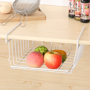 Cesta de almacenamiento colgante de malla de hierro blanca para debajo del estante, organizador sin taladro para puertas de armarios y guardarropas, y almacenamiento bajo gabinetes - Product Image 3