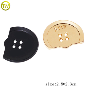Boutons en alliage de zinc Logo de marque Designer personnalisé Bouton en métal 4 trous avec logo pour chemises - Product Image 2