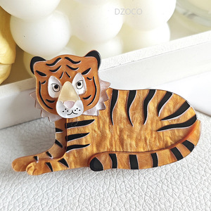 Broche Acrílico Hecho a Mano, Broche de Dibujos Animados de Tigre, Bonito y Artesanal - Product Image 1