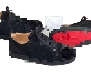 Topkwaliteit Luxe Hoge Uitgesneden Klinknagels Lederen Loafers Platte Schoenen Voor De Mens Outdoor Sport Rode Onderkant Schoenen Sneakers