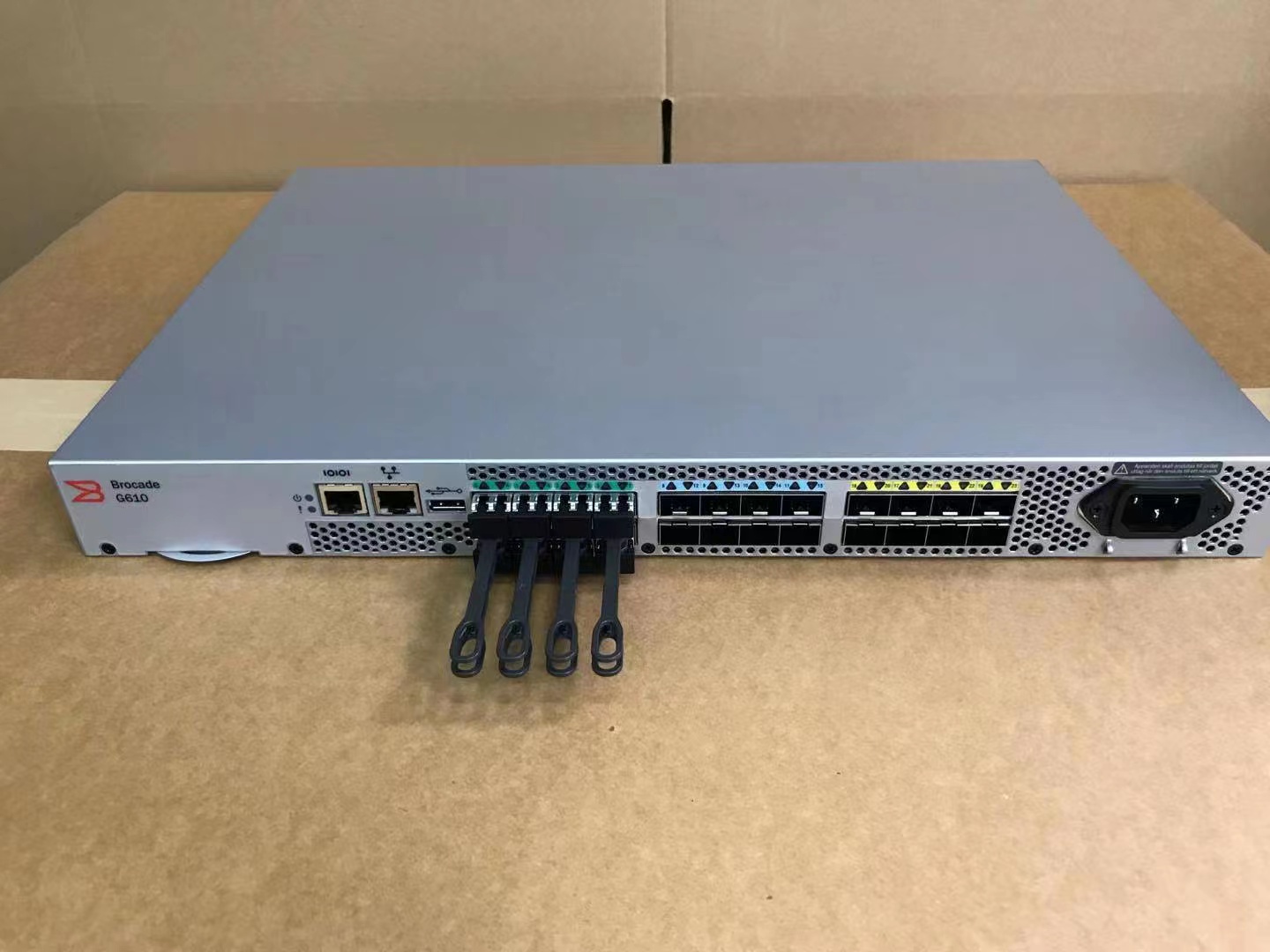 中古　Brocade G610 FCスイッチ(SFP+モジュール付き)#2 中古 Brocade G610 FCスイッチ(SFP+モジュール付き)#2 New and