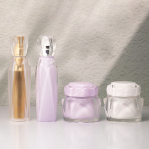 Ensemble d'emballages cosmétiques pour soins de la peau rose avec flacons de lotion en plastique de 50 ml et pots de 50 g Pulvérisateur à pompe - Product Image 4