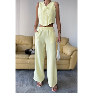 Conjunto de pantalones y chaleco amarillo con rayas laterales y detalle de dobladillo con abertura, talla S para mujer - Product Image 3