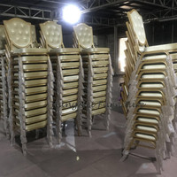 Chaise de banquet empilable en aluminium doré pour restaurant et salle de réception, mobilier commercial marocain