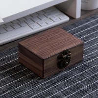 Boîte de collection en bois de style antique avec fermeture magnétique, idéale pour l'organisation d'ornements de voyage