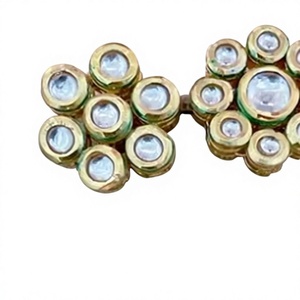 Beau collier Kundan de qualité supérieure plaqué or avec boucles d'oreilles pour femmes Bijoux de créateur pour la collection de vêtements de mariage - Product Image 2