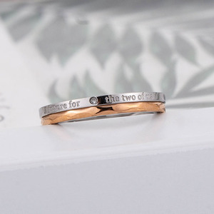 Anillos de Pareja de Acero Inoxidable, Chapados en Oro Rosa de 18K, con Letra Grabada e Incrustaciones de Circonio, Anillo de Boda Unisex - Product Image 2