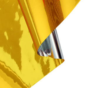 Film rétractable en PET métallisé doré <span class=keywords><strong>ou</strong></span> argenté, avec surface haute brillance, pour lamination <span class=keywords><strong>à</strong></span> <span class=keywords><strong>froid</strong></span> <span class=keywords><strong>ou</strong></span> <span class=keywords><strong>à</strong></span> <span class=keywords><strong>chaud</strong></span> du papier - Product Image 2