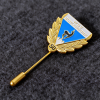 Fabricant OEM ODM – Épinglette personnalisée en métal émaillé souple avec logo, à longue tige, pour costume homme