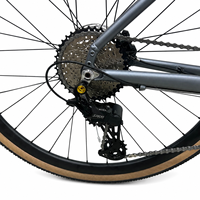 Vélo tout-terrain en aluminium 700C léger, capacité de charge 120 kg, freins à disque hydrauliques, idéal pour le trajet quotidien et les aventures.