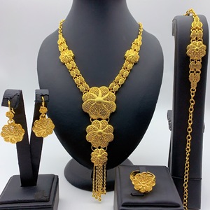 Conjunto de Joias de Noiva ZX Dubai em Ouro 24K, Acessórios de Vestuário da Arábia Saudita, Colar, Pulseira, Brincos e Anel, Quatro Itens - Product Image 3
