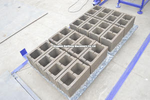 <span class=keywords><strong>QT8</strong></span>-15 Hydraulische Blockformmaschine Vollautomatische Pflasterstein-Bordstein-Hohlblockmaschine - Product Image 6