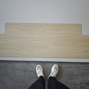 Peinture antidérapante imperméable au feu et anti-rayures Chauffage par le <span class=keywords><strong>sol</strong></span> Verrouillage par clic Carreaux en plastique Planche de <span class=keywords><strong>vinyle</strong></span> Revêtement de <span class=keywords><strong>sol</strong></span> en <span class=keywords><strong>vinyle</strong></span> - Product Image 2