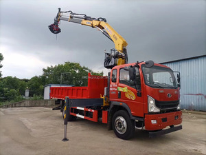 Grue télescopique montée sur camion 8x4 de 5 tonnes avec pince pour le transport d'équipements lourds et la construction routière - Product Image 3