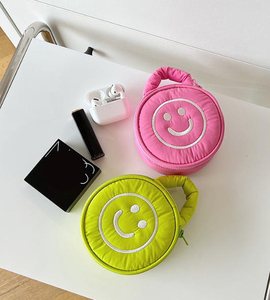 Nouvelle Trousse de Maquillage Portable Grande Capacité avec Rabat, Motif Visage Souriant Tendance, pour Usage Quotidien – Boîte de Rangement Cosmétique pour Femme - Product Image 3