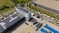 Système hybride éolien solaire connecté au réseau JINSUN au lithium-ion pour usage industriel – Solution d'énergie nouvelle commerciale – 6 tensions multiples