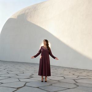 Abaya Elegante y Modesta de Poliéster de un Solo Color para Mujeres Musulmanas, con Tela de Alta Calidad y Diseño Personalizado - Product Image 1