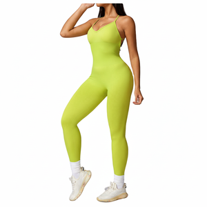 Combinaison de yoga une pièce pour femmes grandes tailles, avec effet froncé aux fesses et pantalon évasé, vêtements de sport personnalisables avec logo - Product Image 1