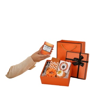 Set de Regalo de Cuidado Personal Naranja de 6 Piezas con Bolsa y Caja de Regalo - Kit de Spa para Mujer, Paquete de Relajación con Taza y Vela - Product Image 2
