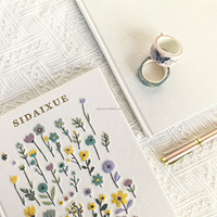 Carnet à couverture rigide brodé de fleurs, planificateur personnalisé avec pages au design unique, journal de fleurs sauvages avec fermeture à ruban