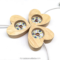 Vente en gros de jolie boule de cristal colorée en bois Base de lampe en forme de cœur USB Ornement de base Lampe en forme de cœur à LED pour la décoration de la maison