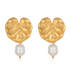 Pendientes de perlas de agua dulce con forma de hoja de loto, con pasadores de acero inoxidable para mujer, para uso diario. - Product Image 5