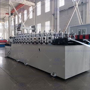 Máquina perfiladora de rodillos para montantes y rieles metálicos, línea de producción de estructuras de acero con canal en C, con motor y componentes principales de engranajes - Product Image 2