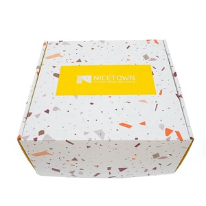 Boîtes d'expédition en carton ondulé recyclé personnalisées imprimées en jaune et blanc pour vêtements, chaussures, emballage avec logo - Product Image 4