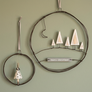 Guirnalda navideña rústica de madera con recortes de árbol y adorno colgante de luna, artesanía hecha a mano para decoración de pared navideña - Product Image 3