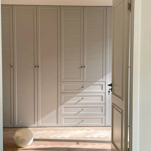 Système d'armoire Balom moderne à la française Portes unies à persiennes Tiroirs intégrés Rangement personnalisable Chambre à coucher Meubles de maison - Product Image 1