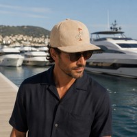 Op maat gemaakte 3D geborduurde logo suède baseballcap luxe golf 6-panel gestructureerde gebogen klep tropische blad marineblauwe sportcap