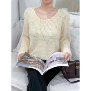 Pull col rond uni gris foncé pour femmes - Product Image 4