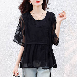 Chemisier élégant pour femme en dentelle transparente à manches trompette mi-longues, broderie florale, style rétro, boutonné - Product Image 6