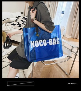 Bolsas de compras de PVC esmerilado de alta calidad Aspecto elegante Adecuado para tiendas de moda Tiendas de regalos y ocasiones formales - Product Image 5